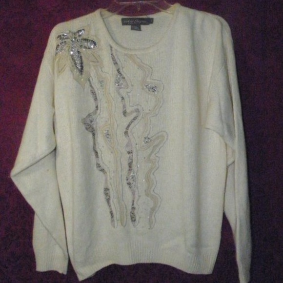 Gorgeous Silk and Angora Blend long Sleeve Sweater - Picture 3 of 5